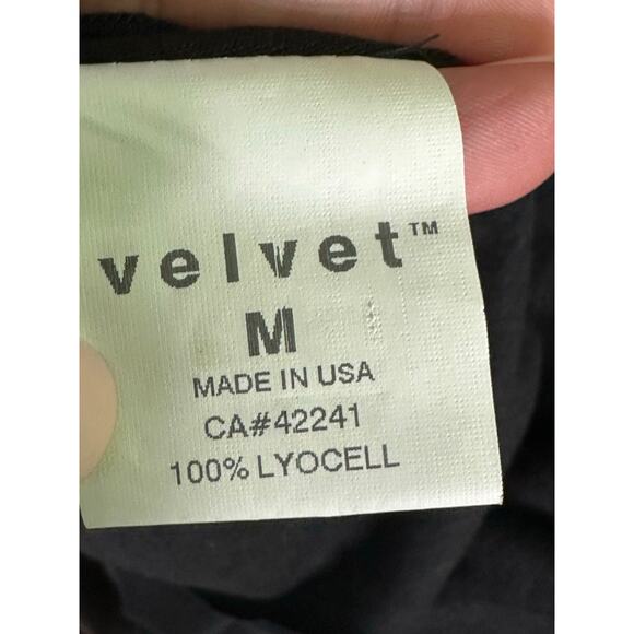 Velvet by Graham & Spencer Black V-Neck Knee Length Dress size Medium - Picture 4 of 16